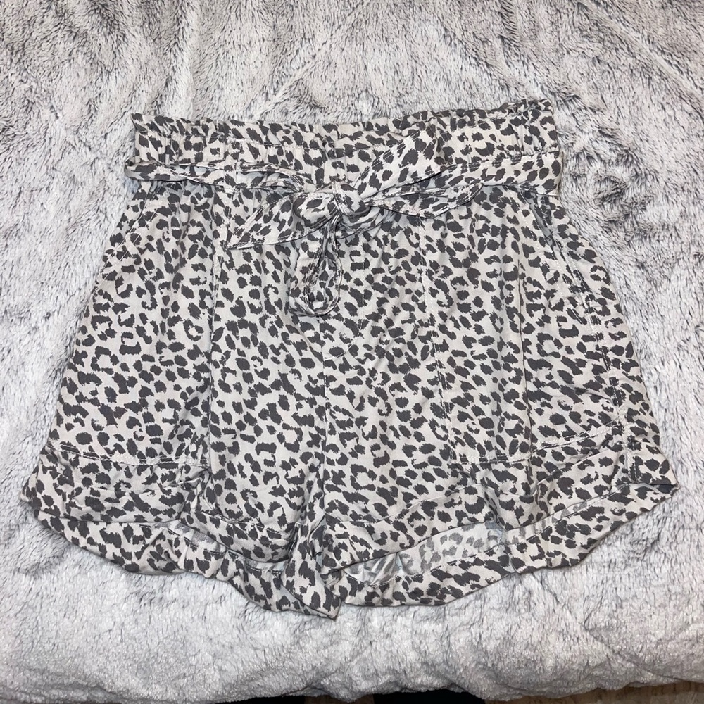 dress up/ dress down Aerie grey and white cheetah shorts